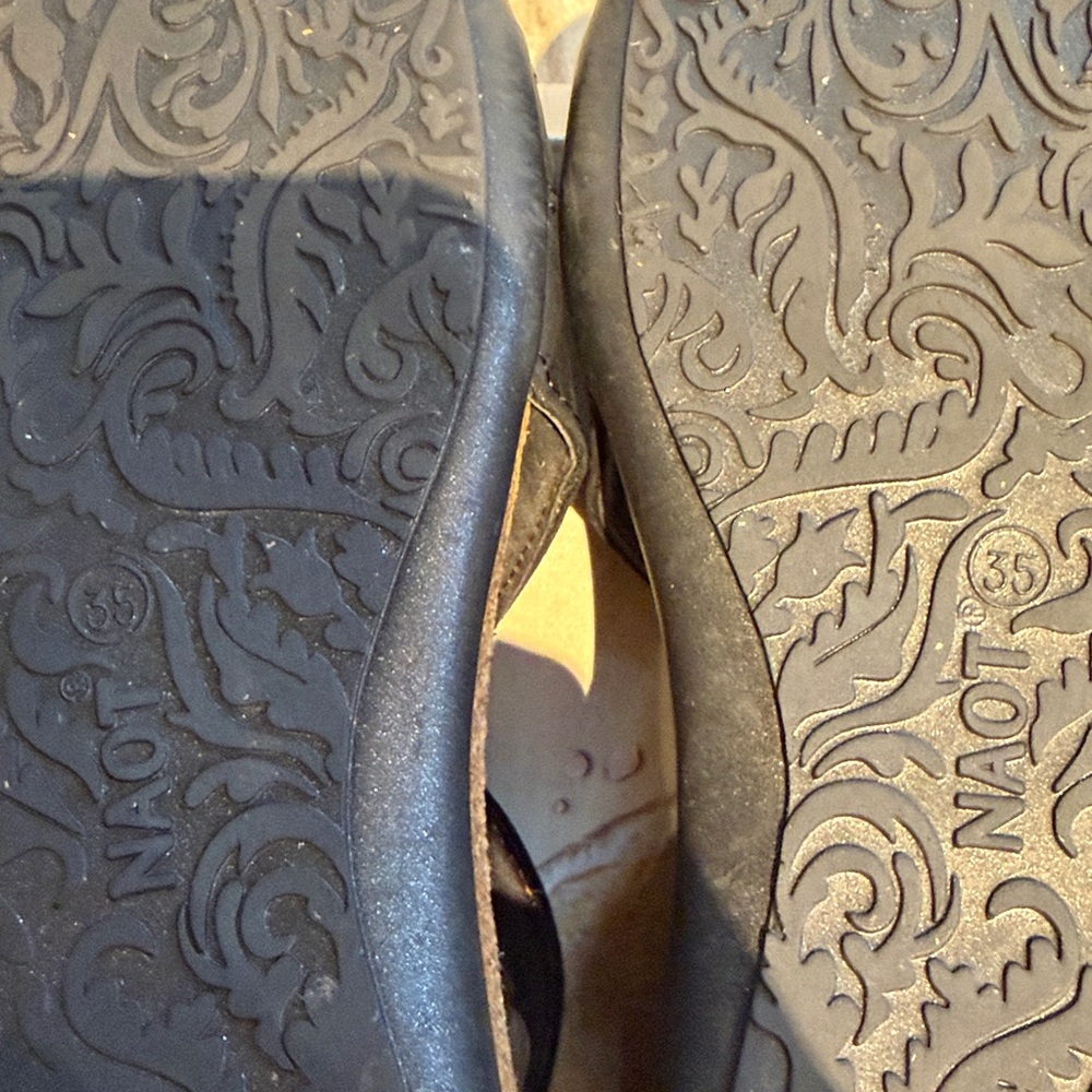 Naot Rianna Coal Oily Nubuk Size 35 NWT - Picture 10 of 10